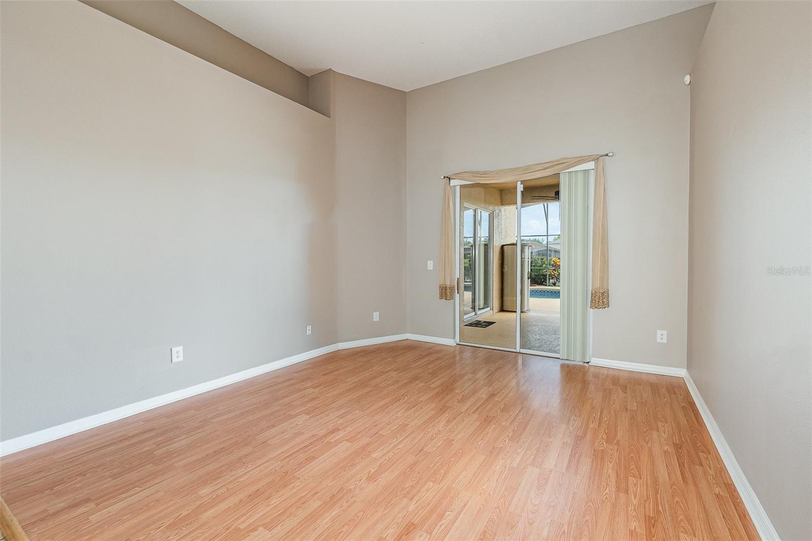 Image 6 of 40 For 13852 Eylewood Drive