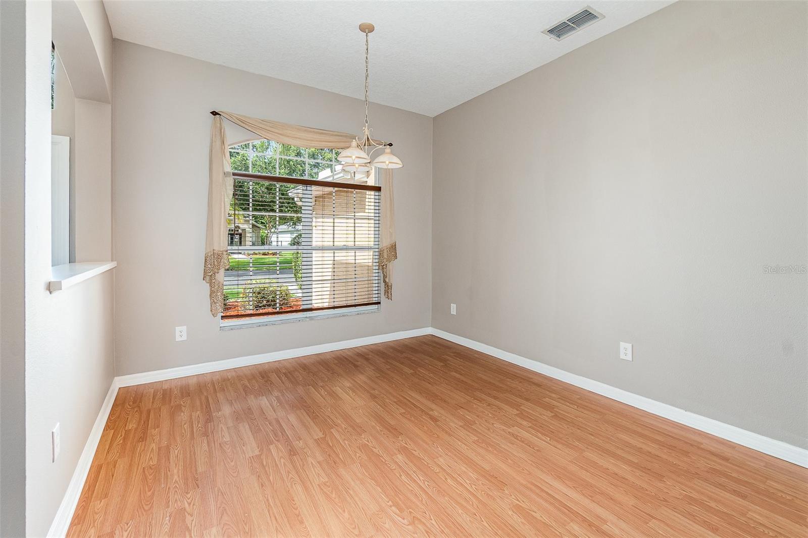 Image 9 of 40 For 13852 Eylewood Drive