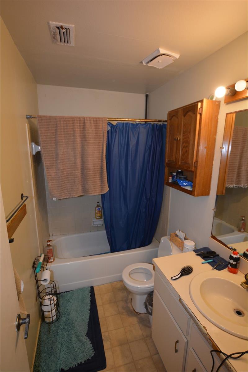 Image 11 of 16 For 240 Lake Thomas Drive