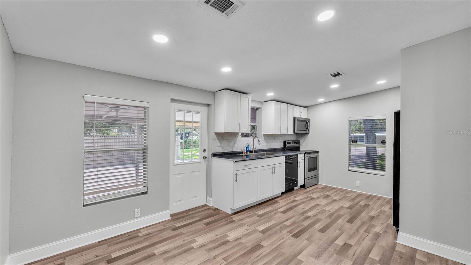 Image 21 of 37 For 6210 Pinewood Village Circle E