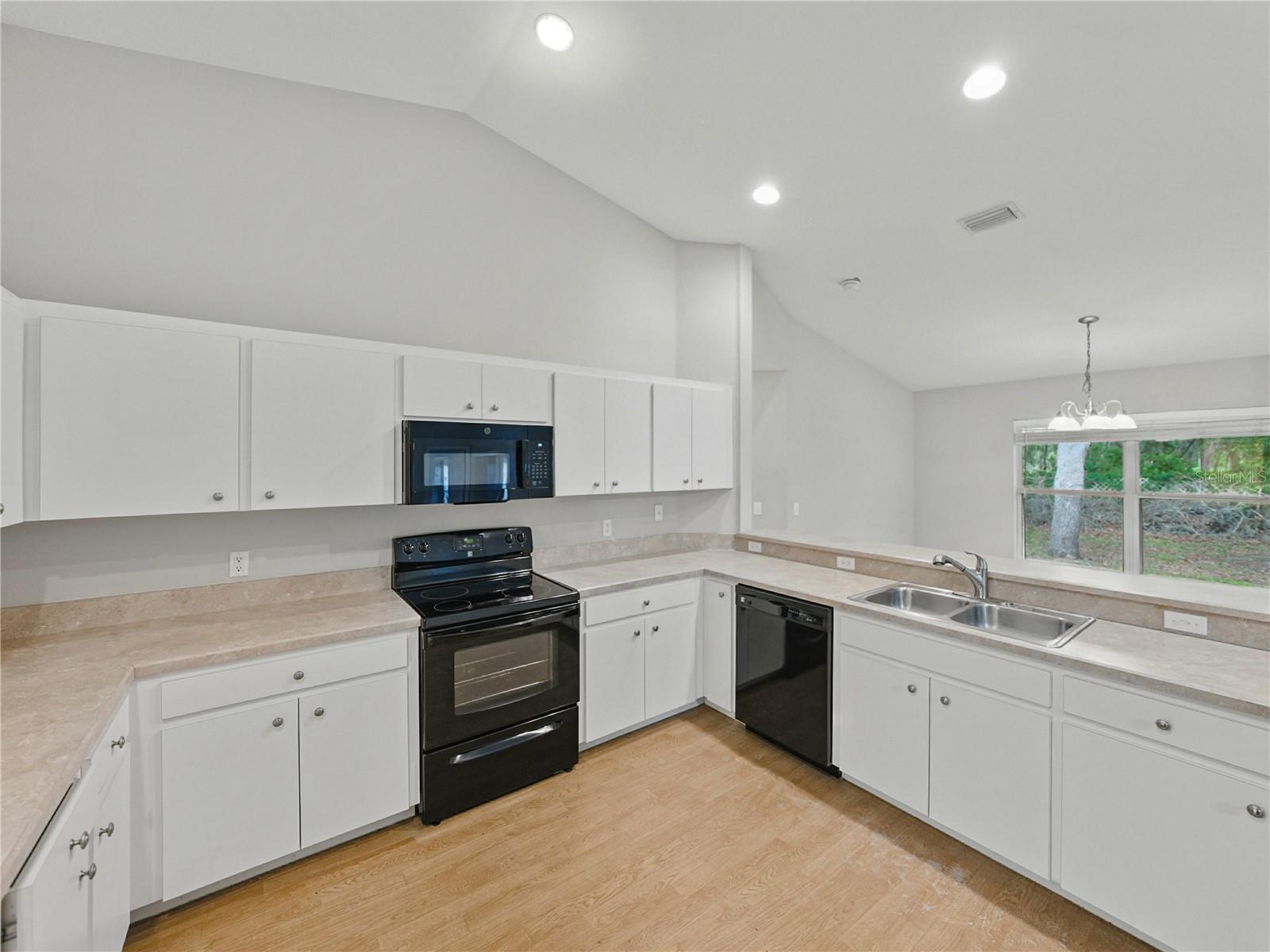 Image 10 of 68 For 5522 1st Street Se