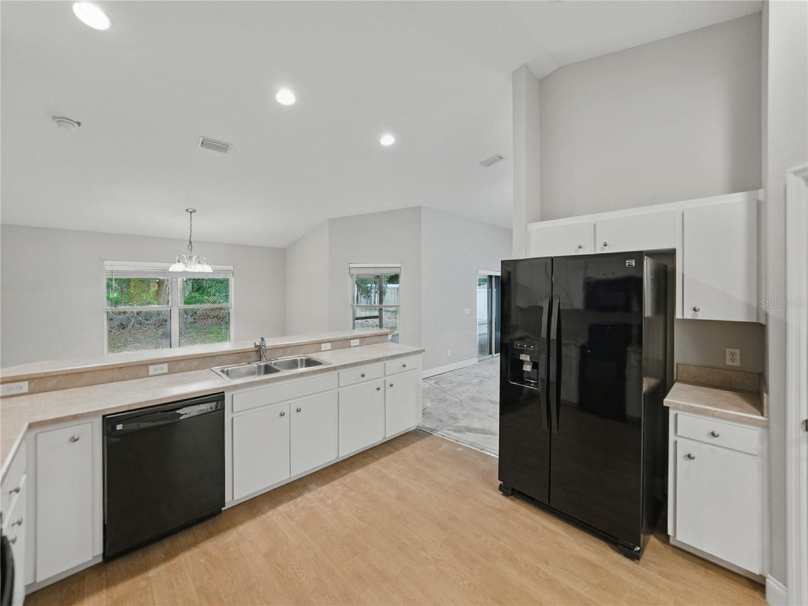Image 11 of 68 For 5522 1st Street Se