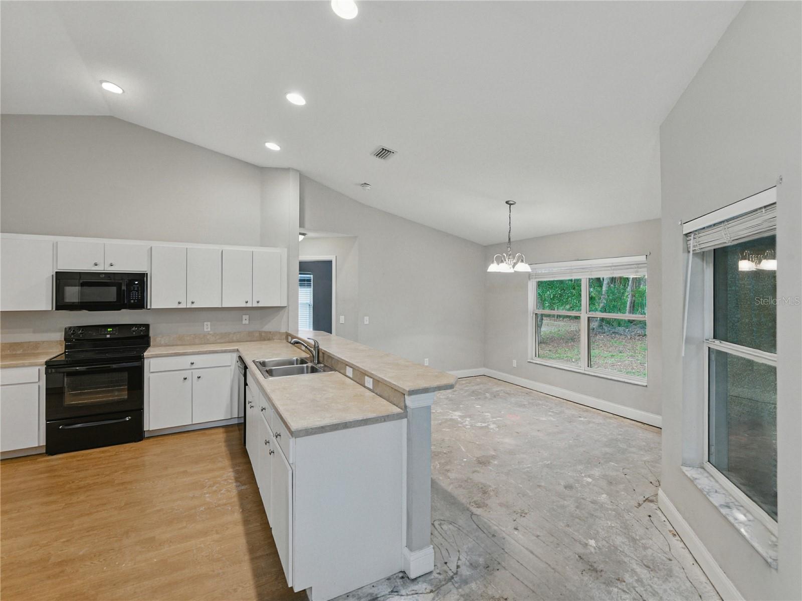 Image 19 of 68 For 5522 1st Street Se