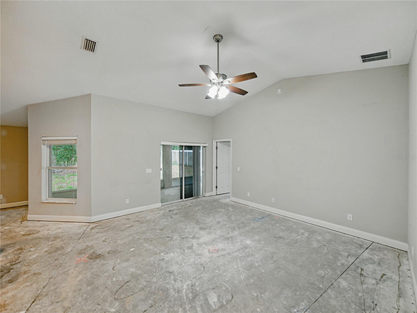 Image 23 of 68 For 5522 1st Street Se