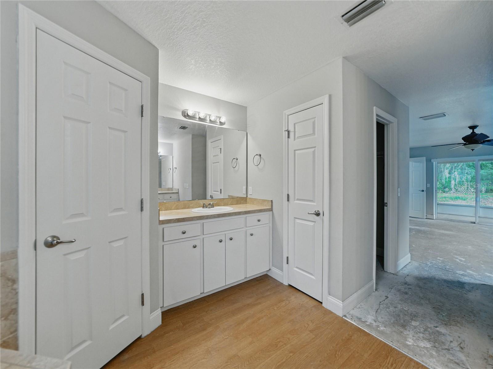 Image 31 of 68 For 5522 1st Street Se