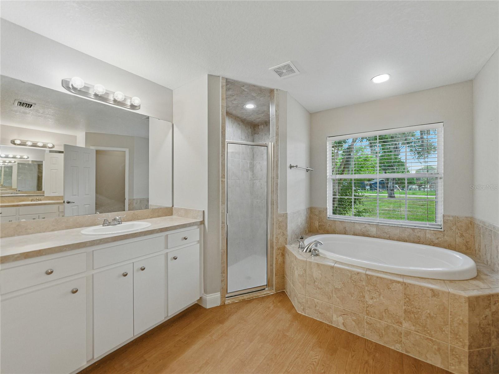 Image 34 of 68 For 5522 1st Street Se