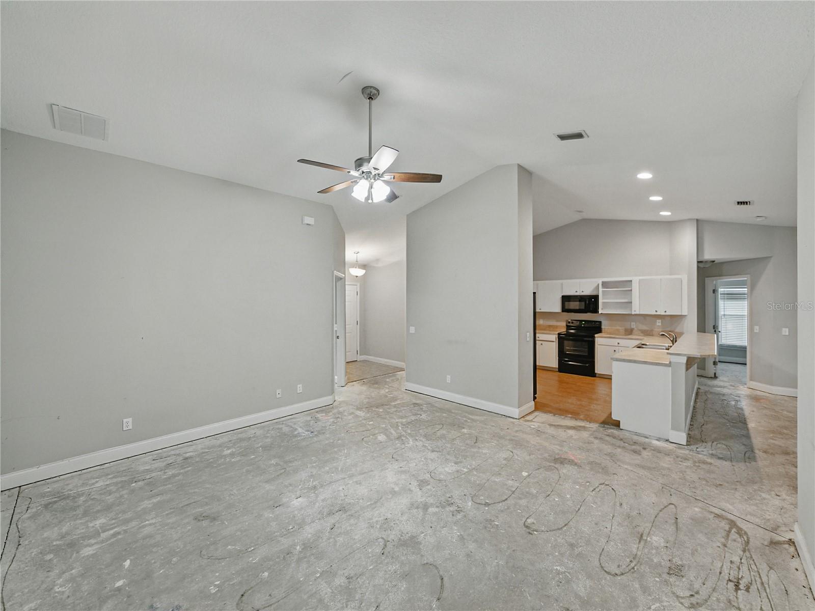 Image 7 of 68 For 5522 1st Street Se