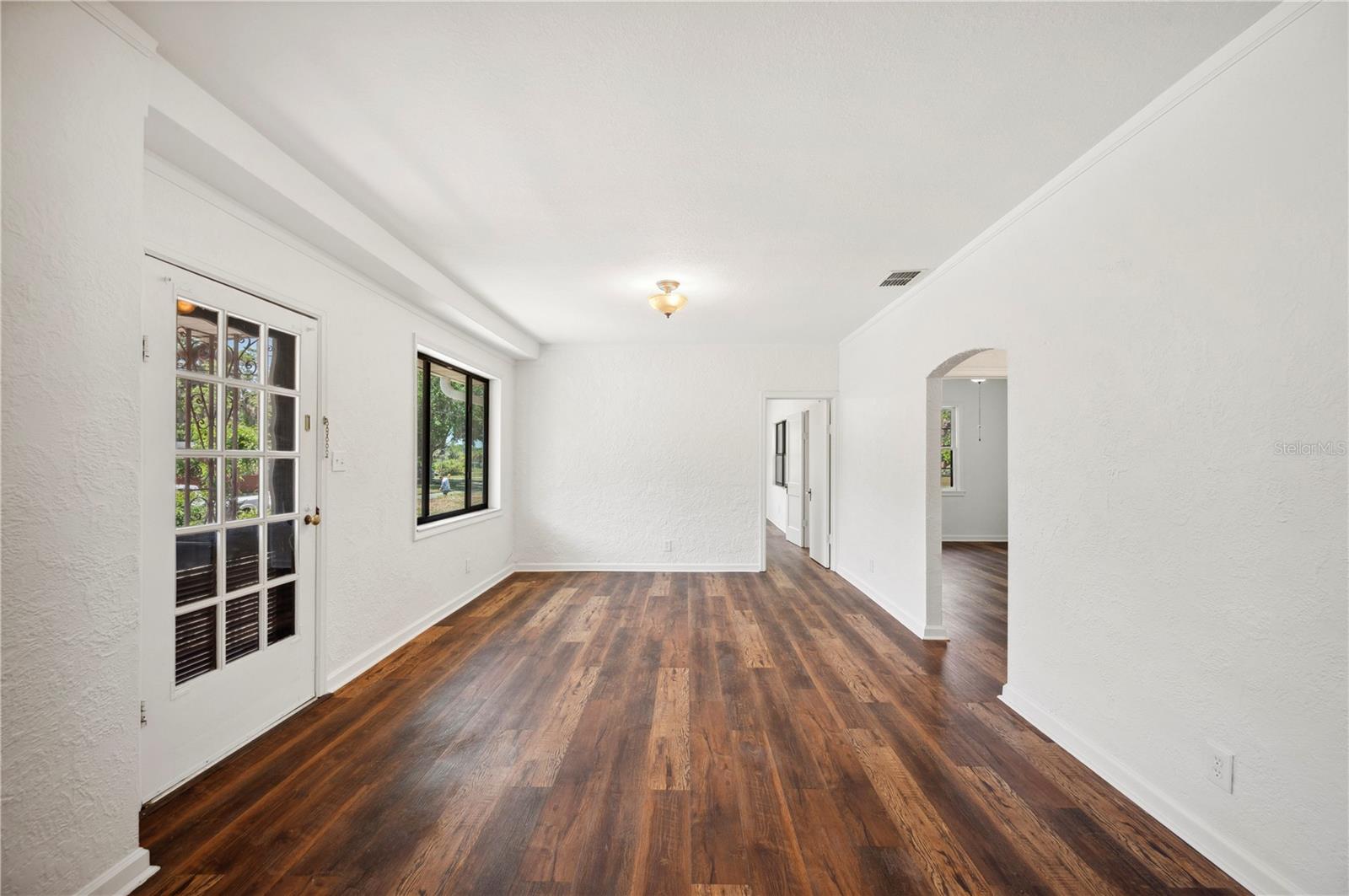 Image 2 of 31 For 1830 Casco  