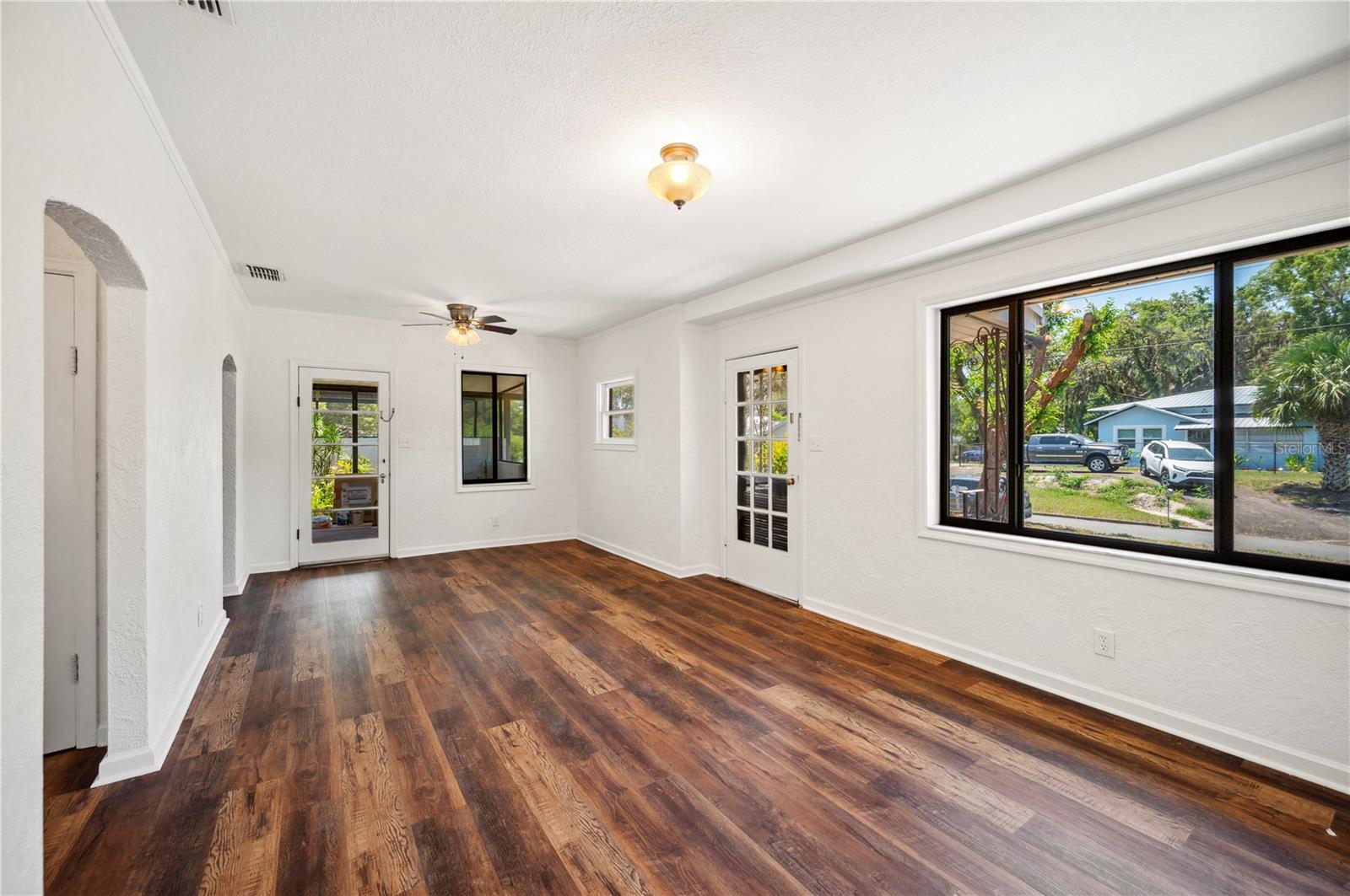 Image 3 of 31 For 1830 Casco  