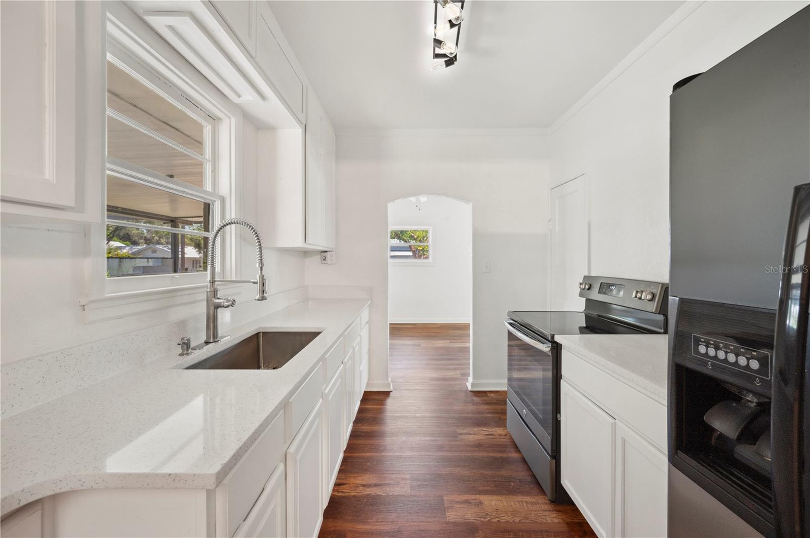 Image 4 of 31 For 1830 Casco  