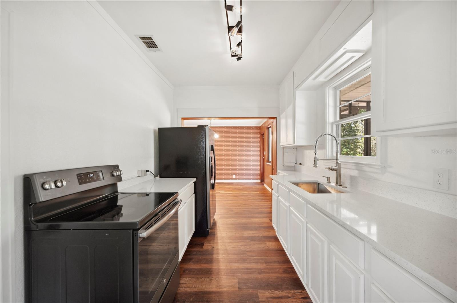 Image 5 of 31 For 1830 Casco  