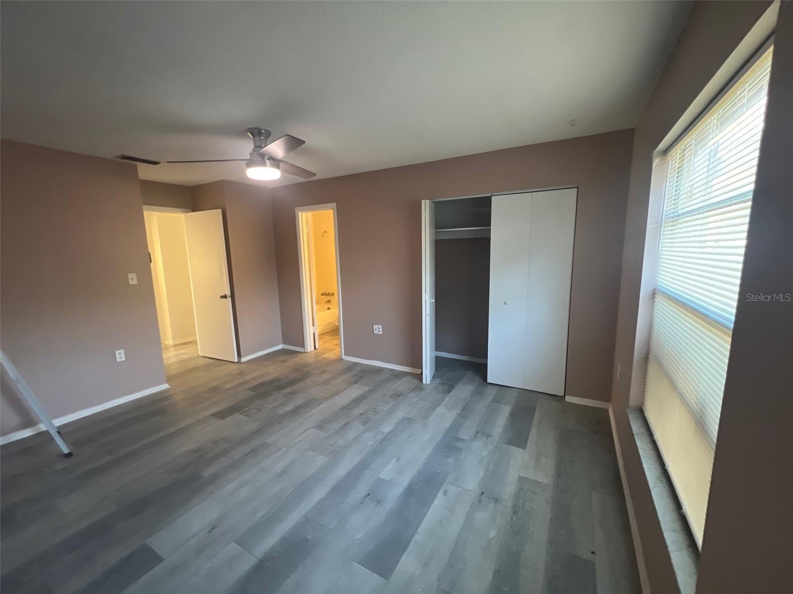 Image 11 of 21 For 2362 Delrose Drive E