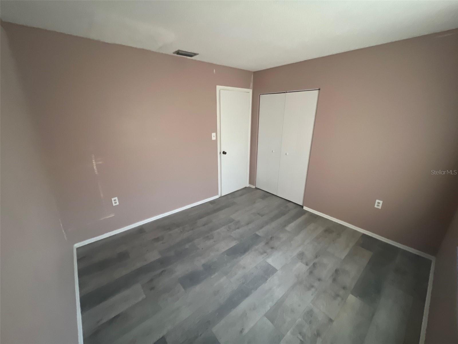 Image 14 of 21 For 2362 Delrose Drive E