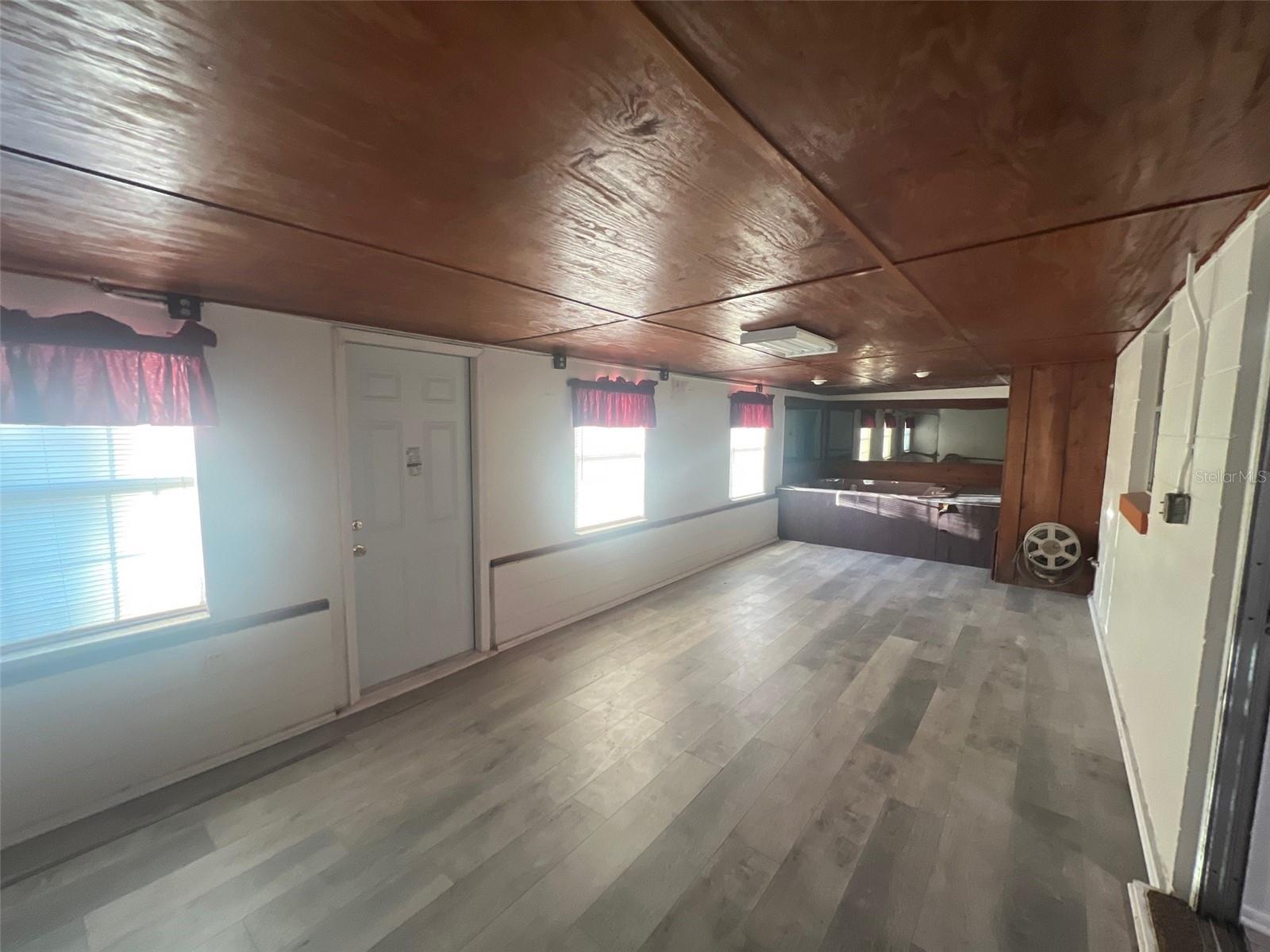 Image 18 of 21 For 2362 Delrose Drive E