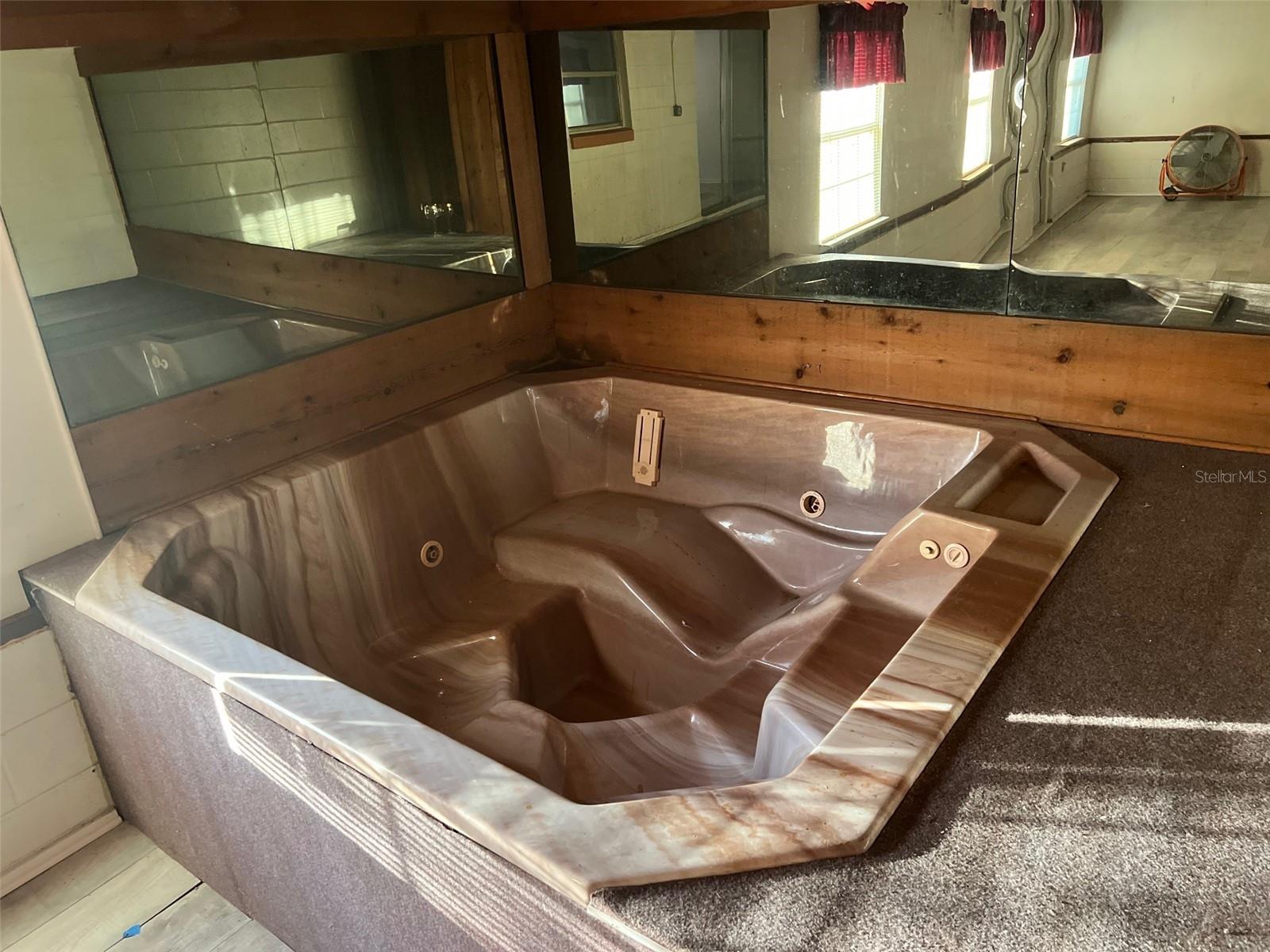 Image 19 of 21 For 2362 Delrose Drive E