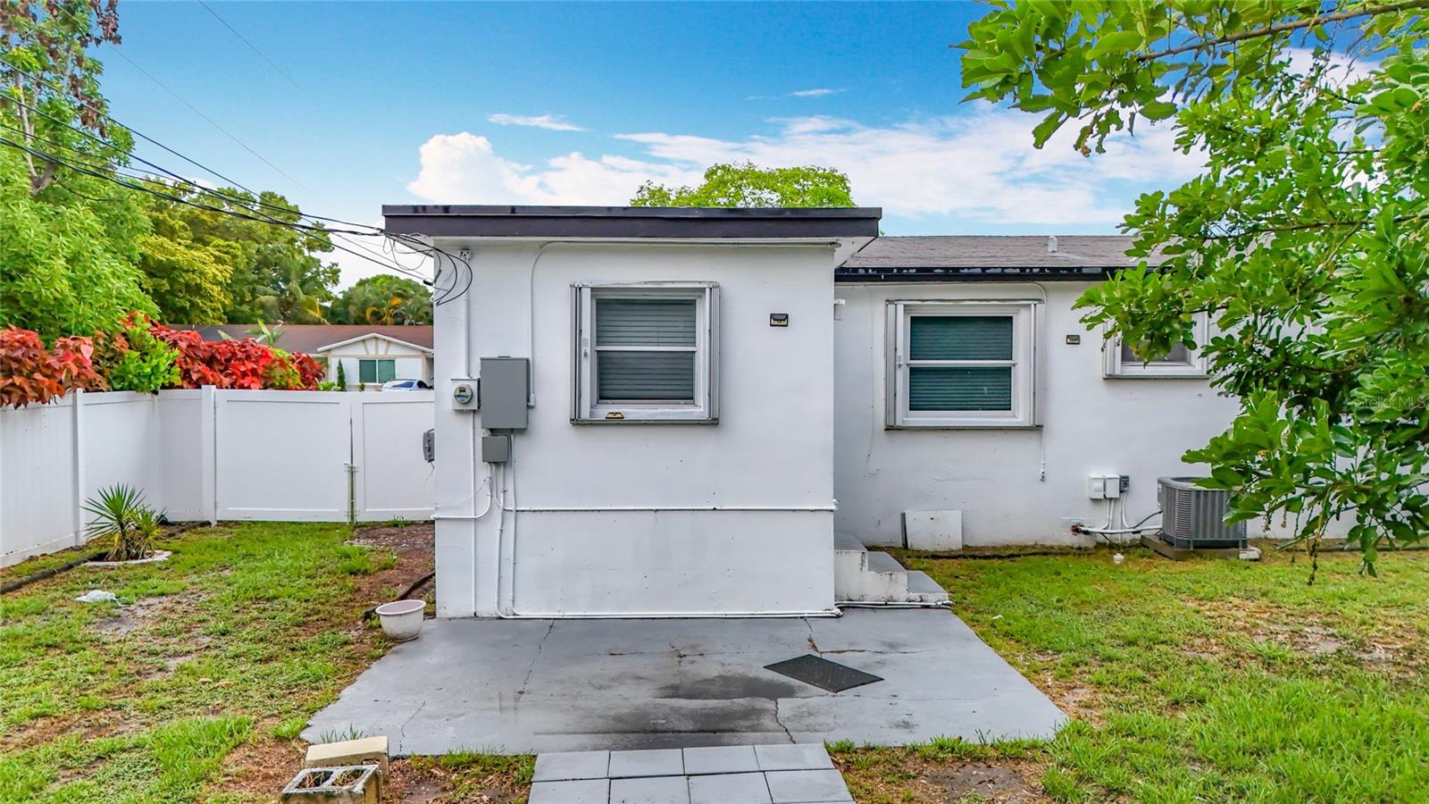 Image 33 of 40 For 6464 Mcclellan Street