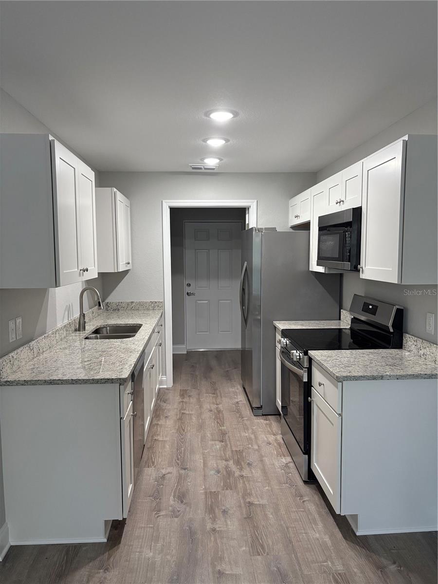 Image 8 of 39 For 502 & 504 2nd Street Sw