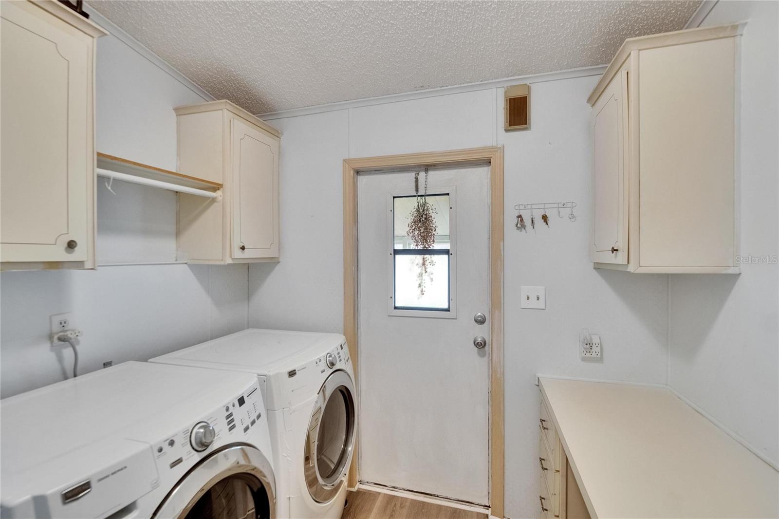 Image 11 of 59 For 1811 Sherwood Hill Dr