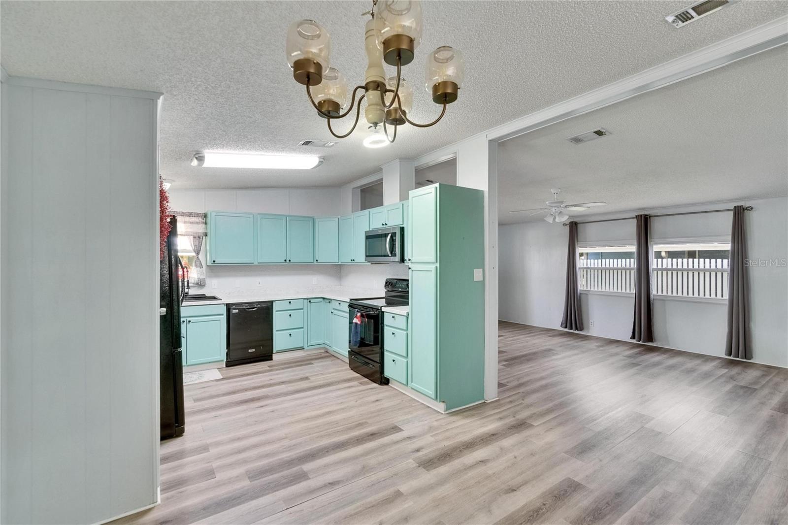 Image 14 of 59 For 1811 Sherwood Hill Dr