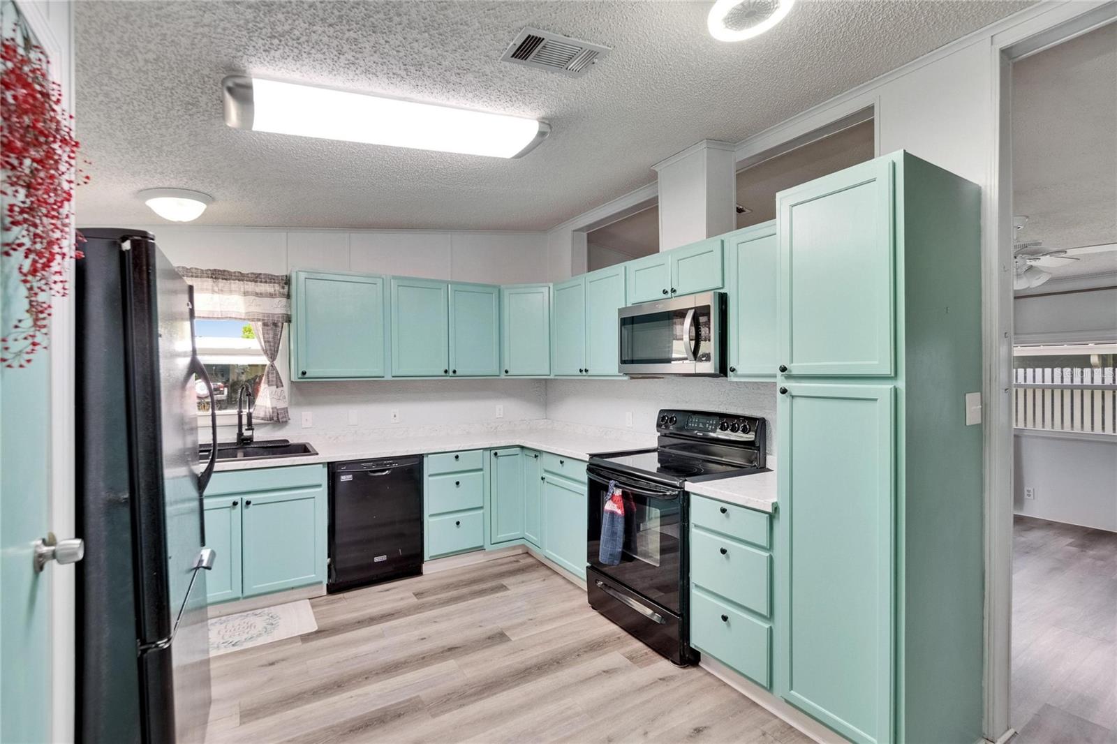 Image 15 of 59 For 1811 Sherwood Hill Dr