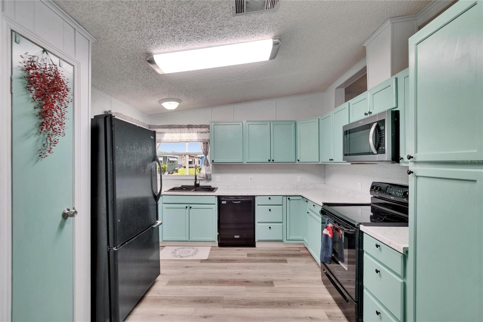 Image 21 of 59 For 1811 Sherwood Hill Dr