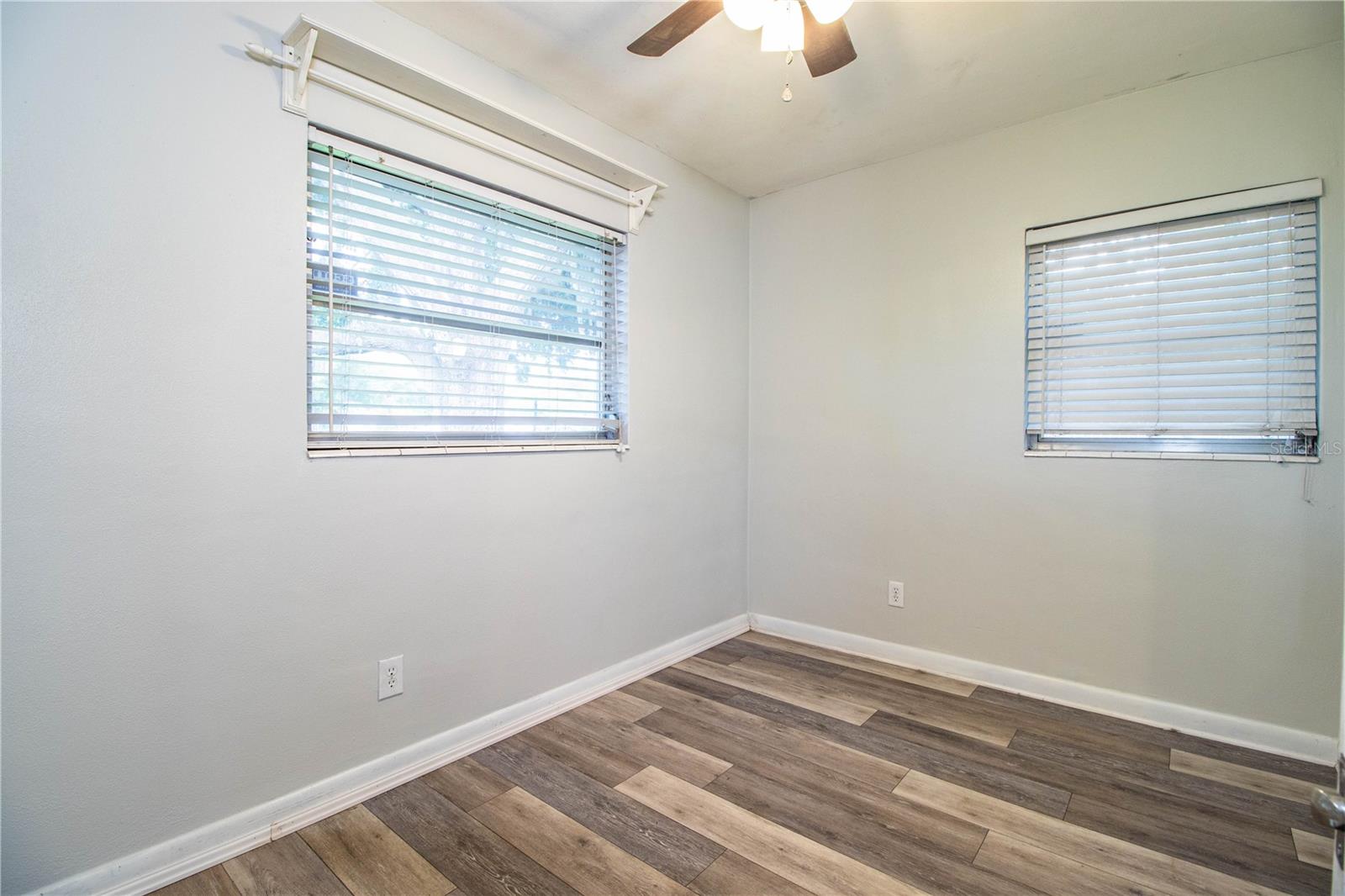 Image 14 of 38 For 1604 Park Drive