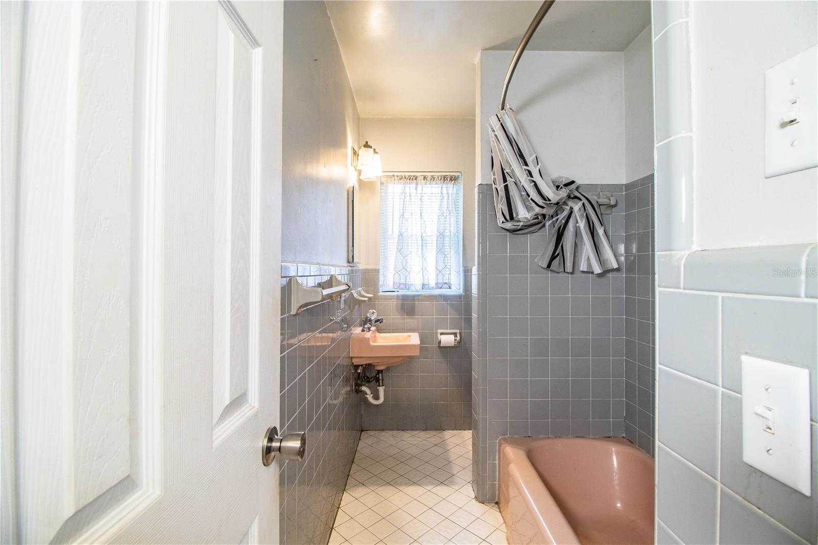 Image 18 of 38 For 1604 Park Drive