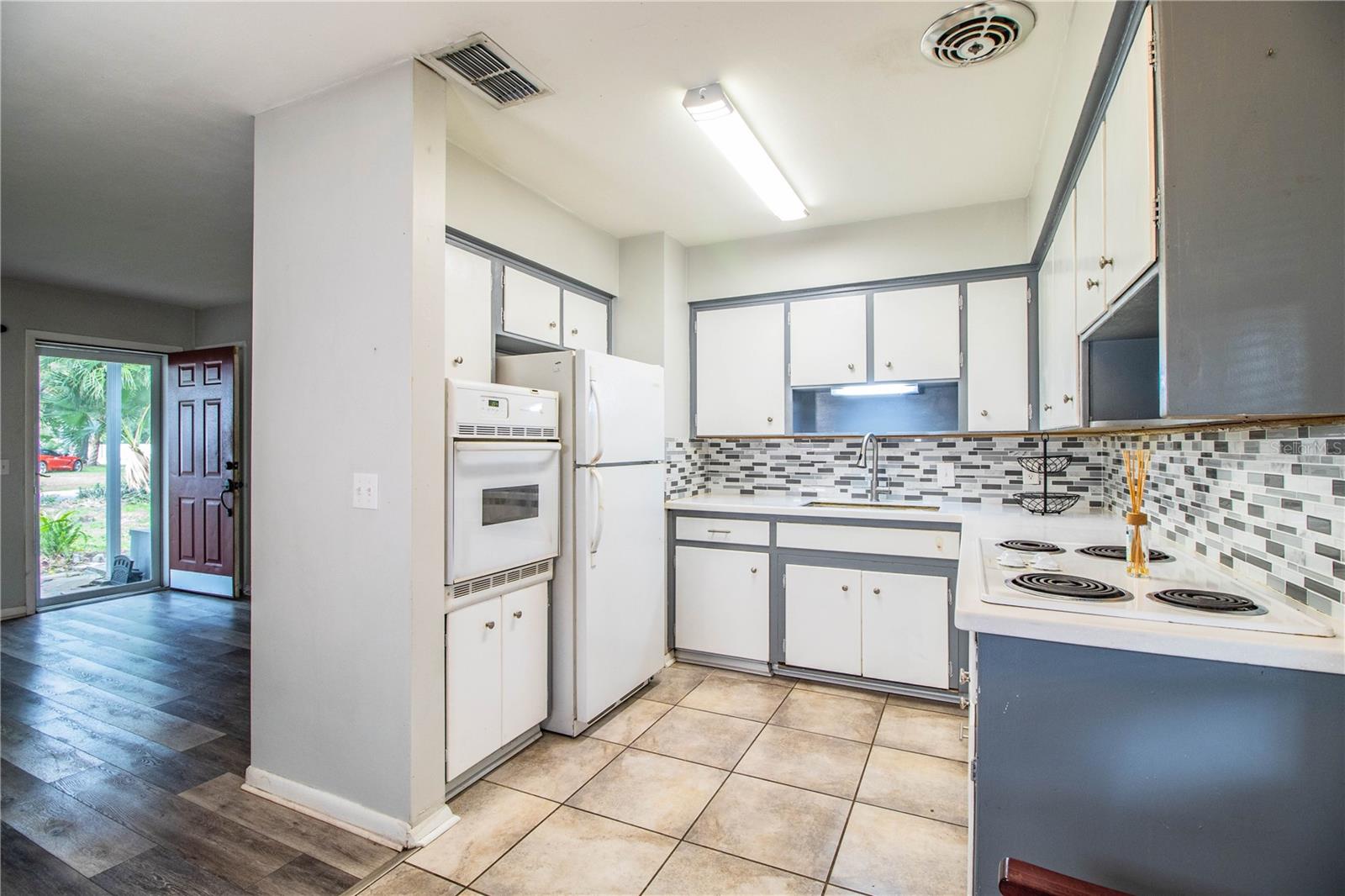 Image 4 of 38 For 1604 Park Drive