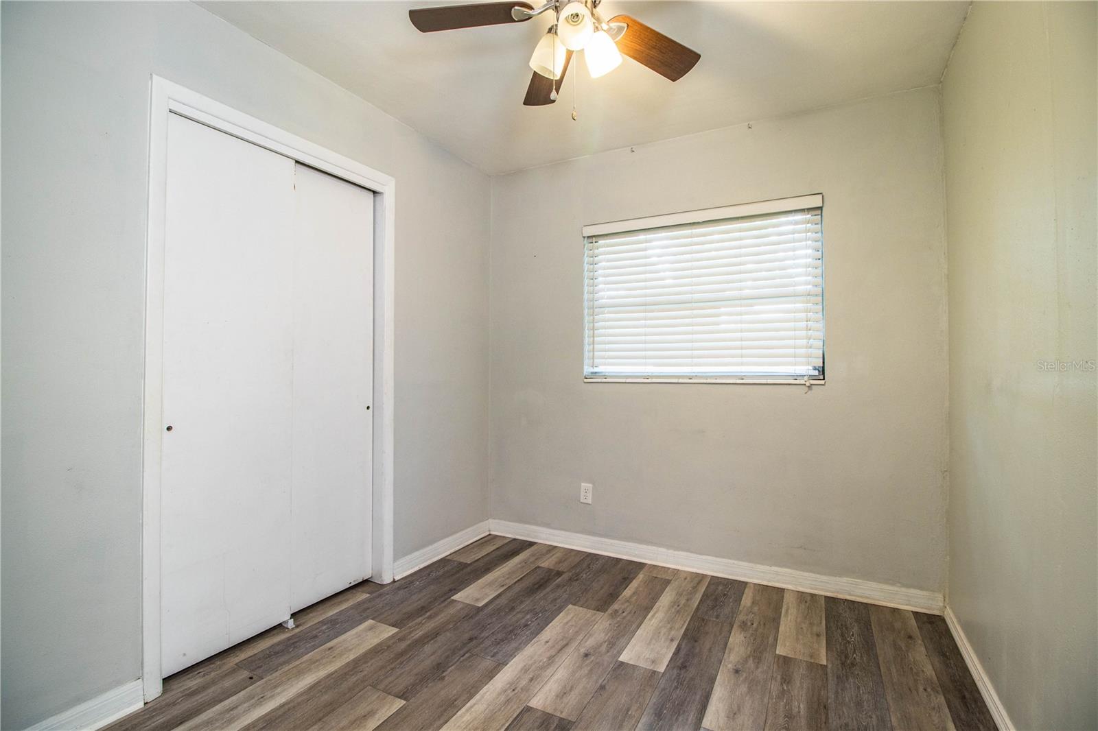 Image 9 of 38 For 1604 Park Drive