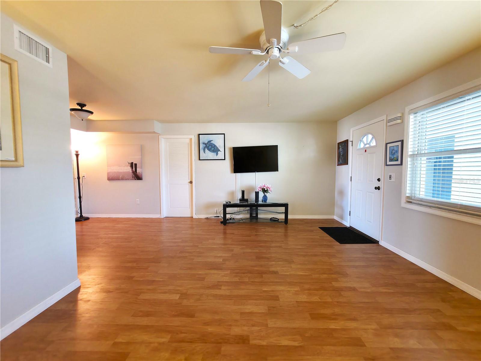 Image 6 of 18 For 1893 Shore Drive S 208