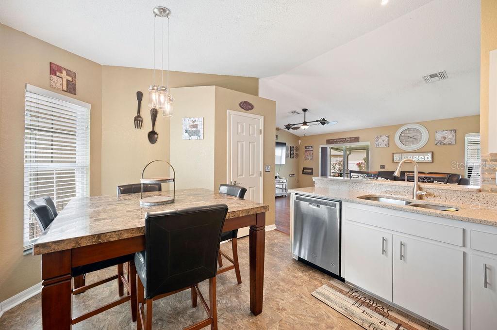 Image 14 of 43 For 1420 Meadows Pond Drive