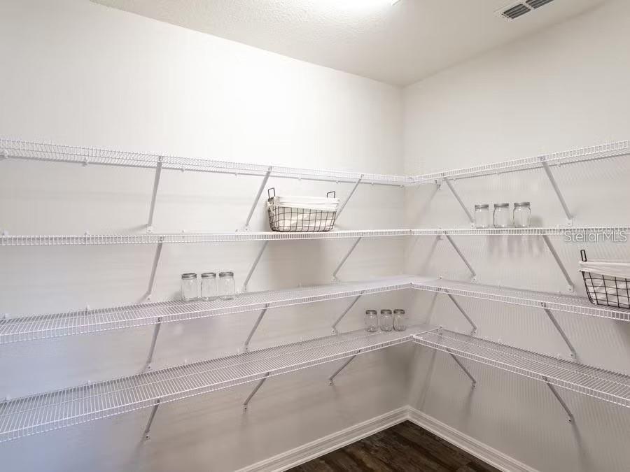 Listing photo id 3 for 6930 161st Terrace E