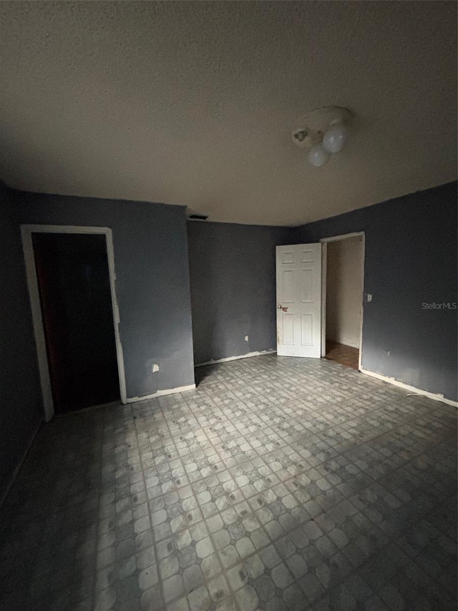 Image 5 of 20 For 2921 Galaxy Lane