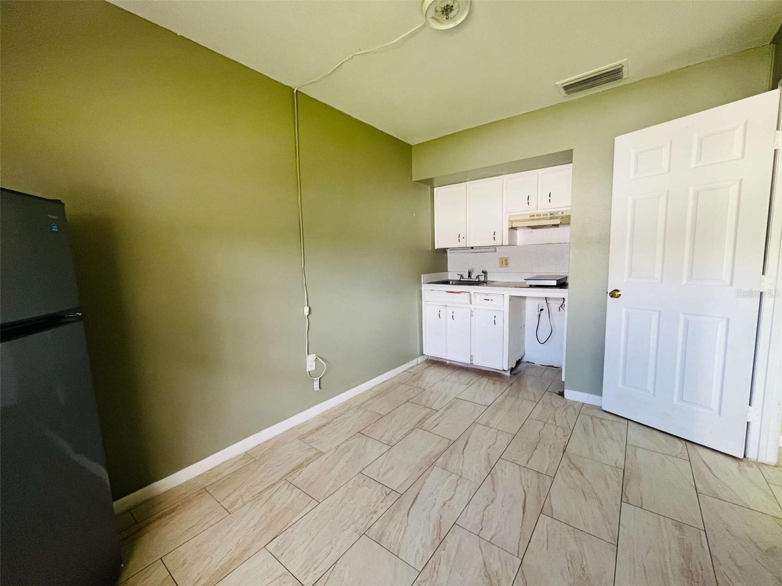 Image 3 of 6 For 214 Chestnut Road Unit 2