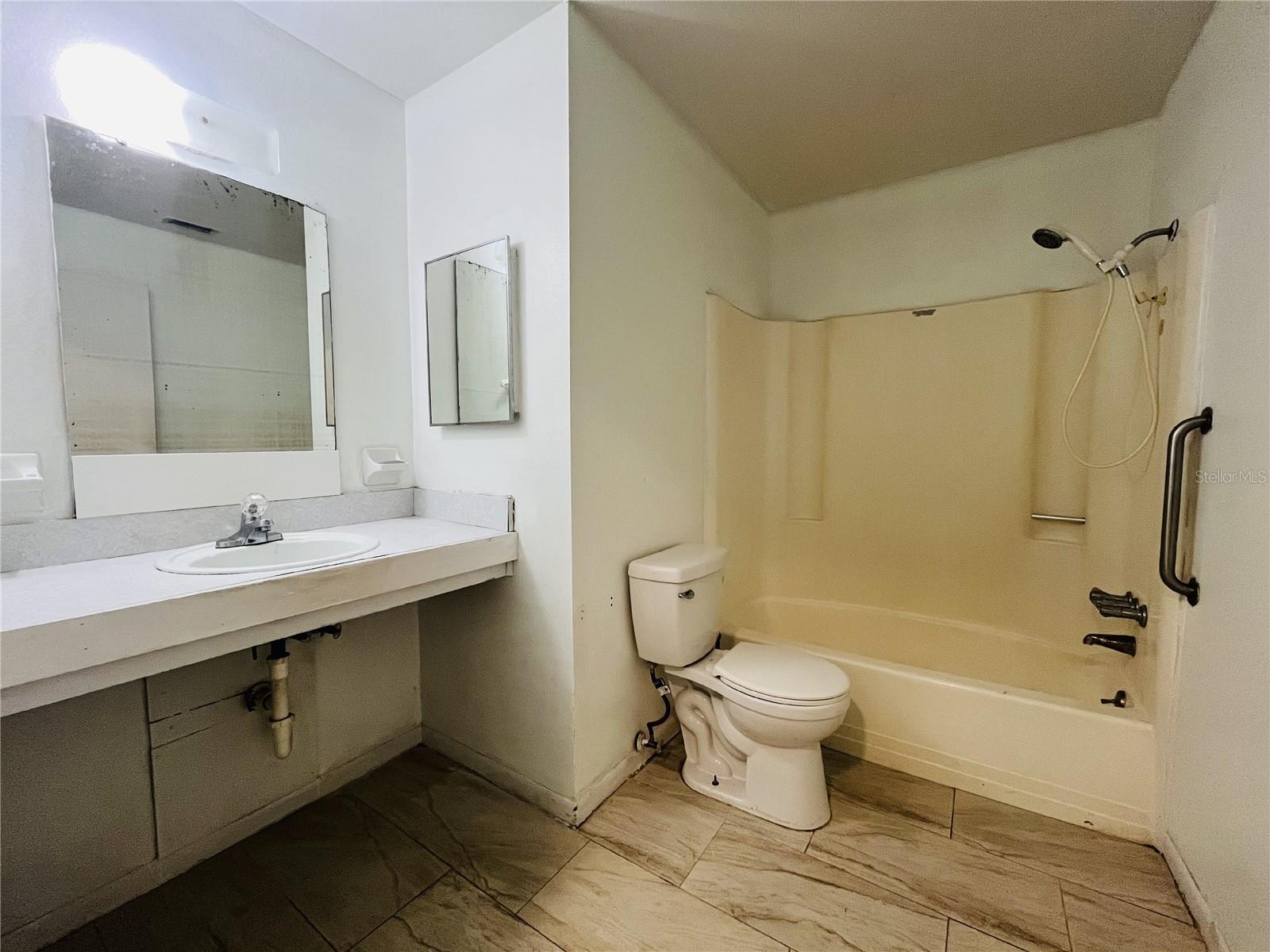 Image 4 of 6 For 214 Chestnut Road Unit 2