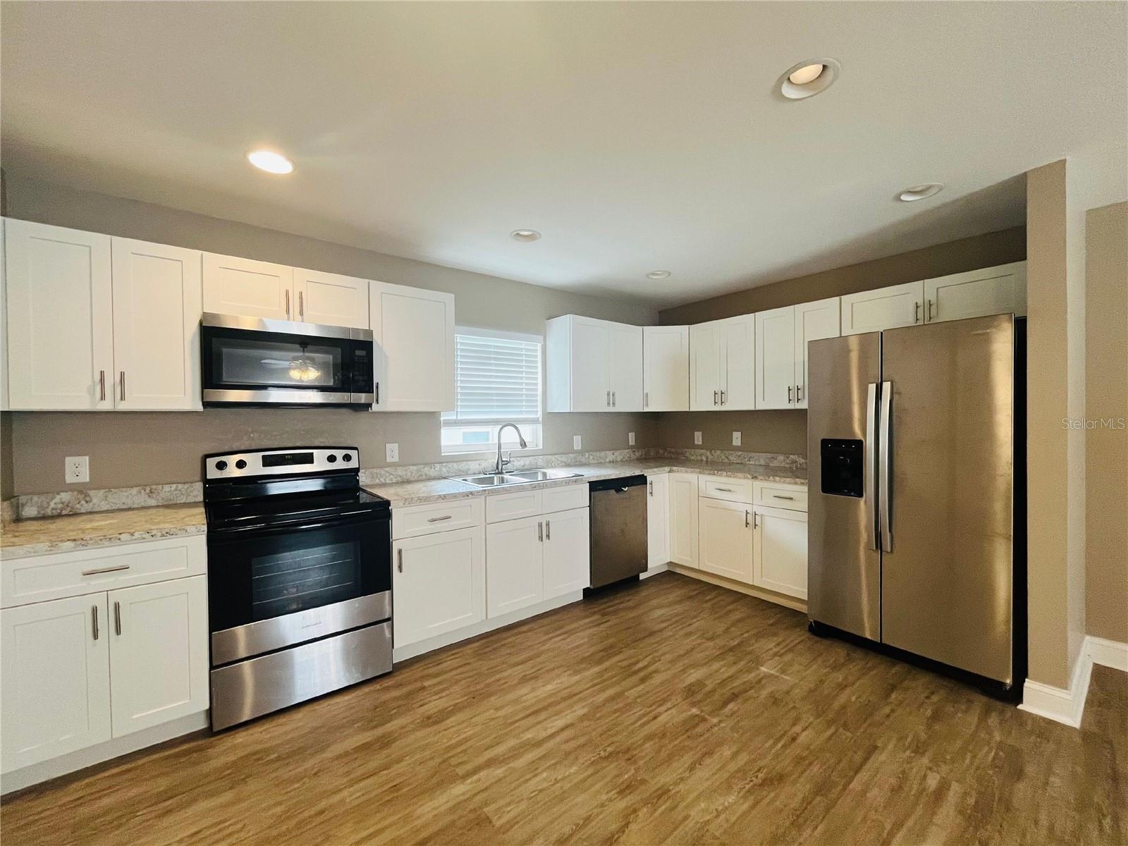 Image 3 of 12 For 640 Grapefruit Avenue Apt B