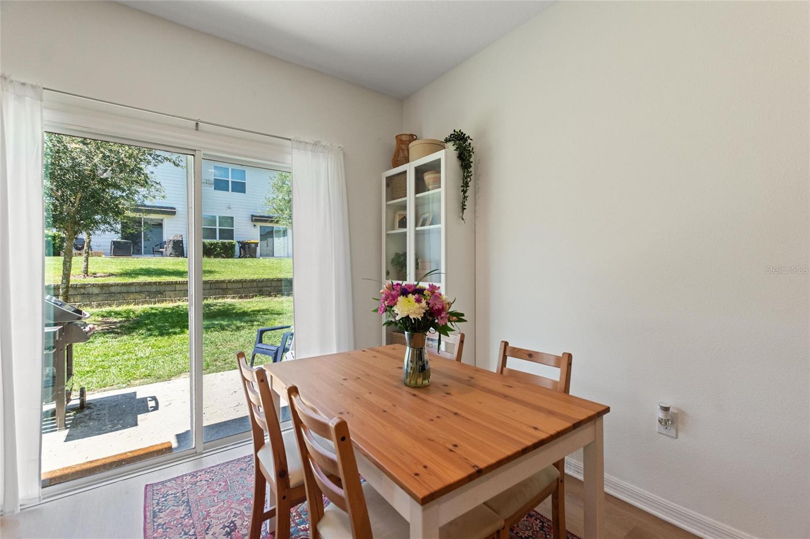 Image 11 of 27 For 943 Grandin St