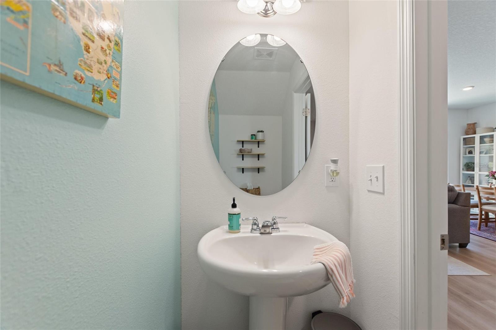 Image 13 of 27 For 943 Grandin St