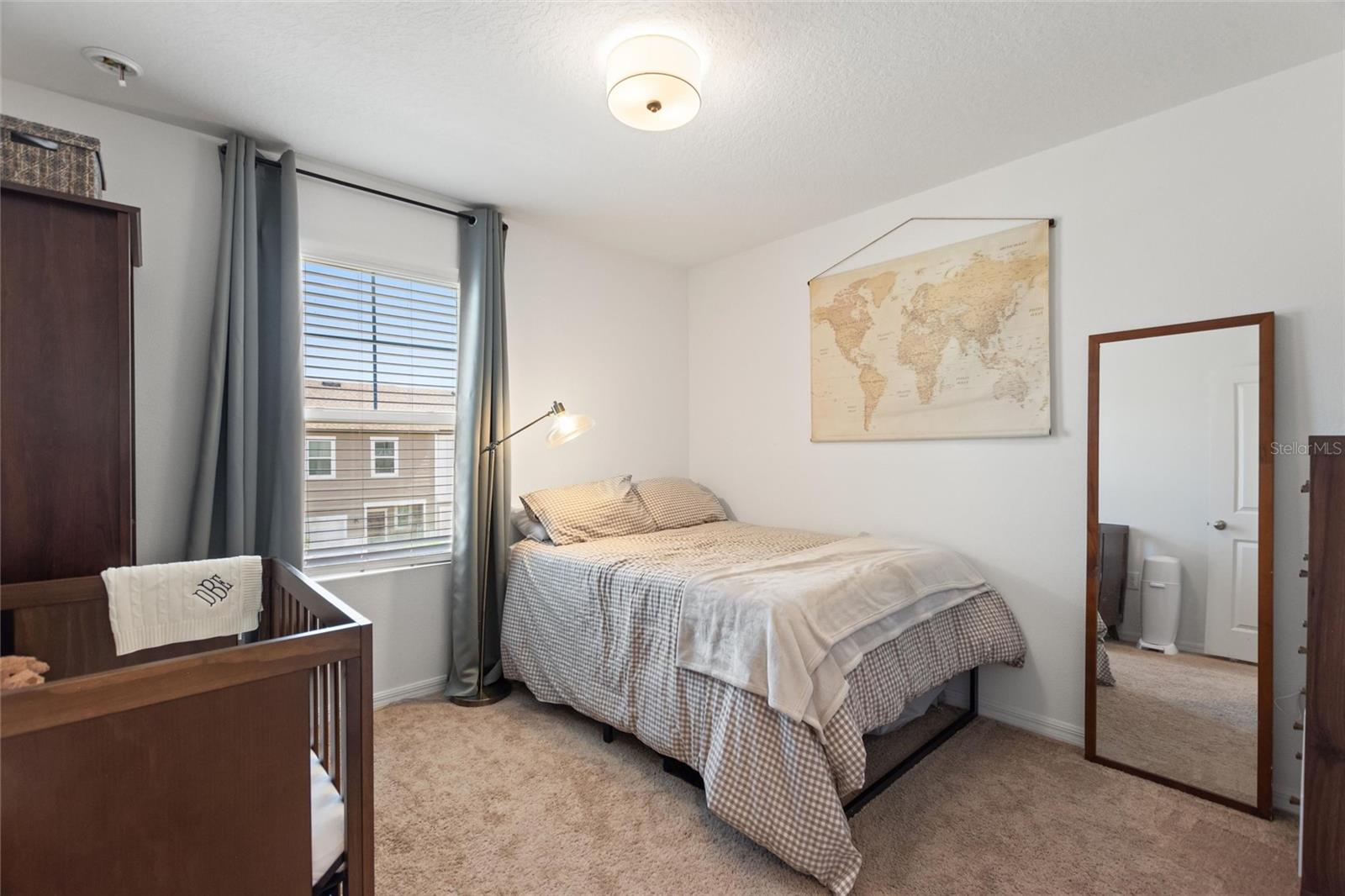 Image 17 of 27 For 943 Grandin St