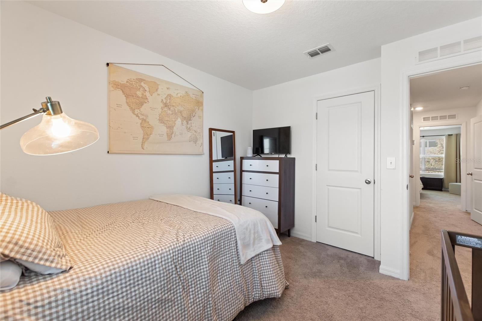 Image 19 of 27 For 943 Grandin St
