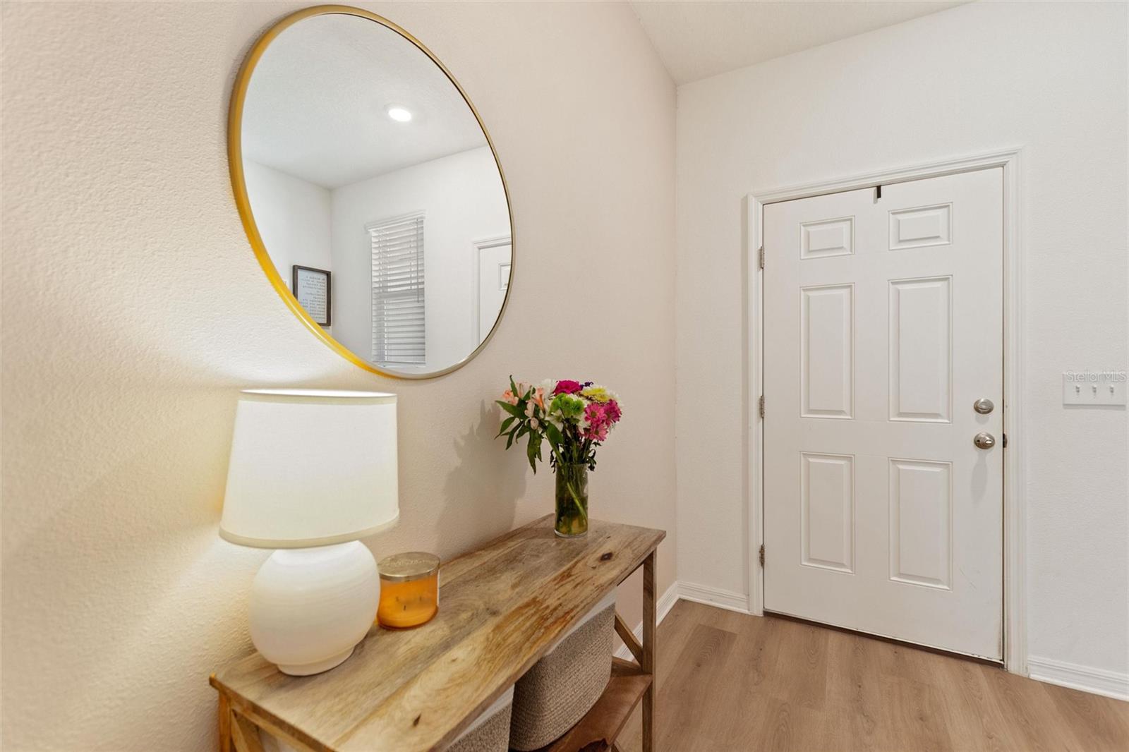 Image 3 of 27 For 943 Grandin St