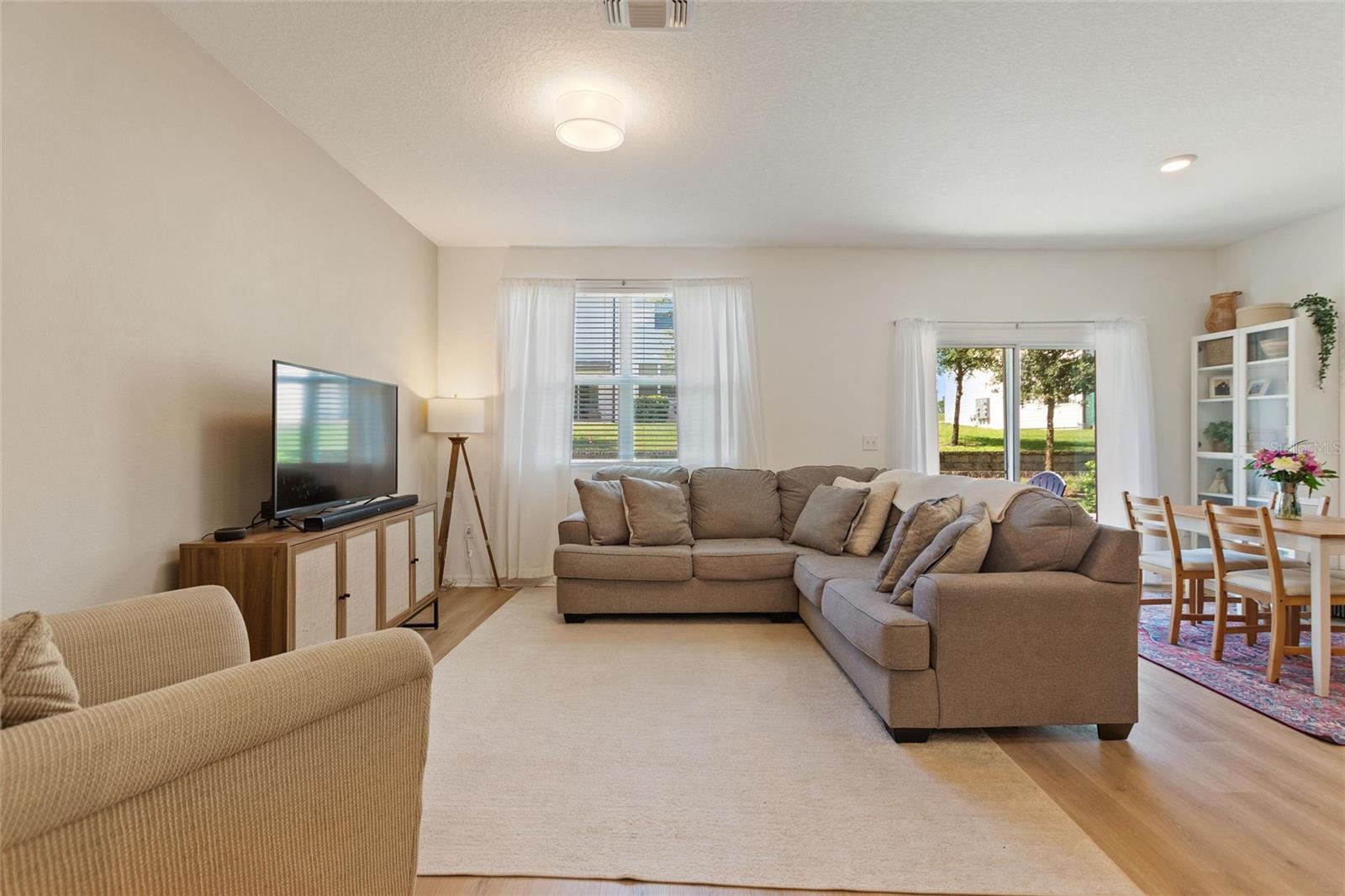 Image 7 of 27 For 943 Grandin St