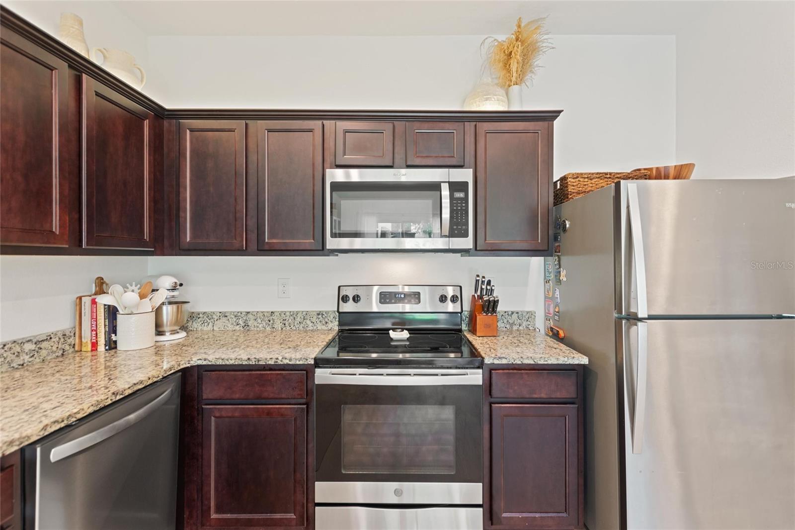 Image 9 of 27 For 943 Grandin St