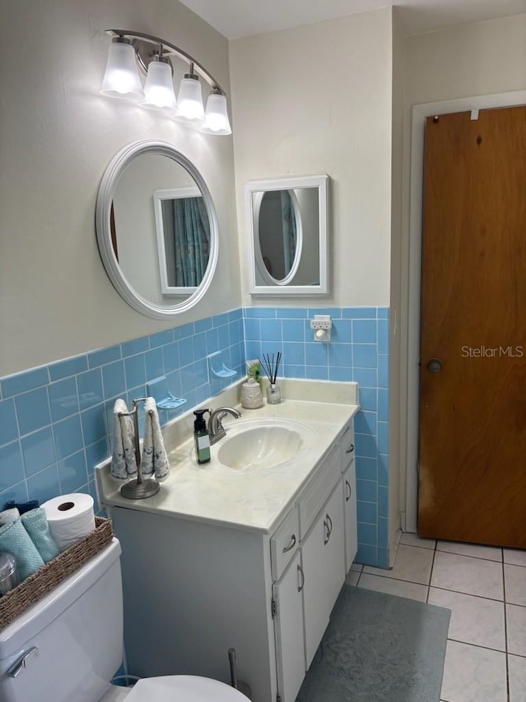 Image 15 of 20 For 704 Queens Court