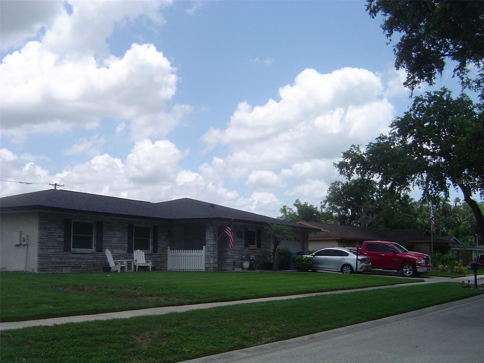 Image 2 of 20 For 704 Queens Court