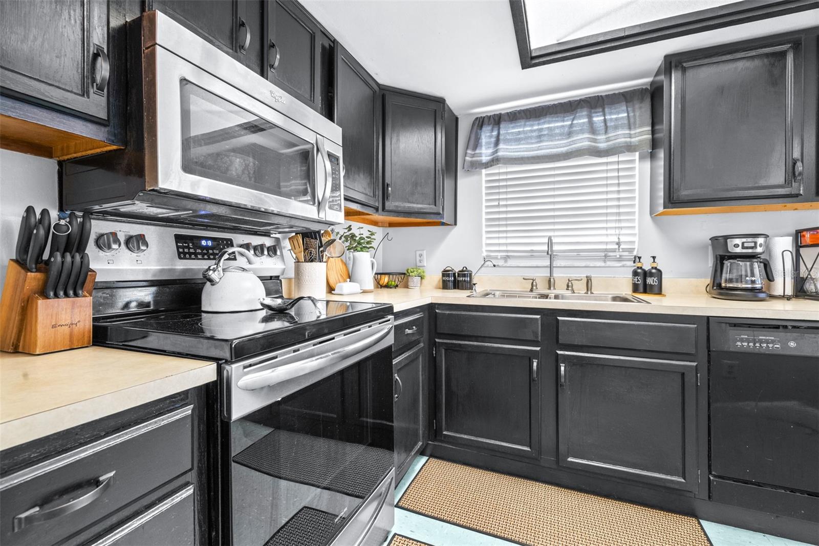 Image 17 of 45 For 910 Van Drive