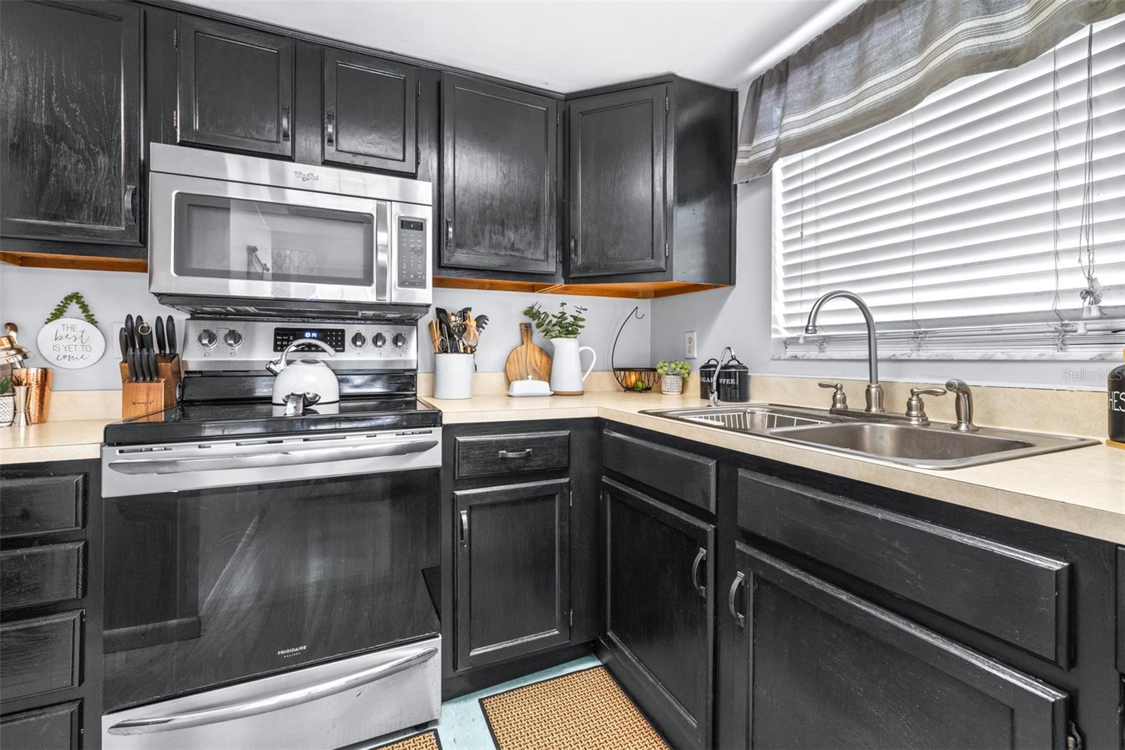 Image 18 of 45 For 910 Van Drive