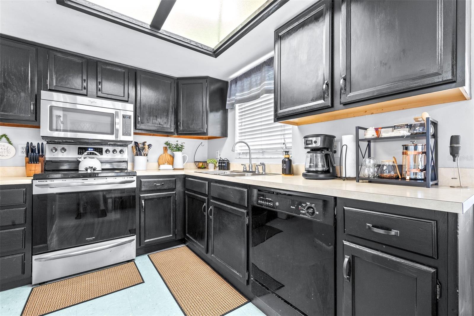 Image 19 of 45 For 910 Van Drive