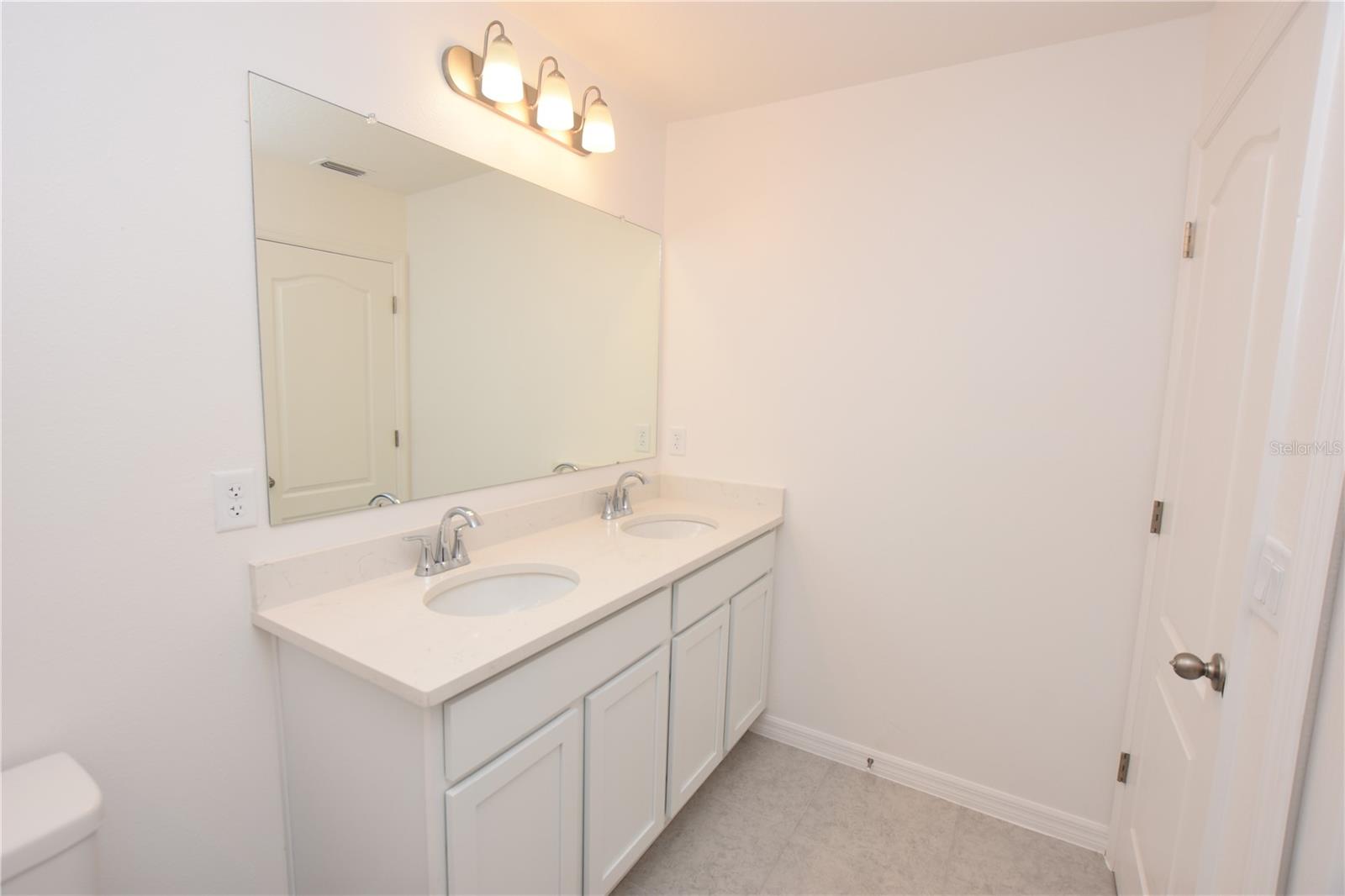 Image 34 of 41 For 3905 Academia Avenue