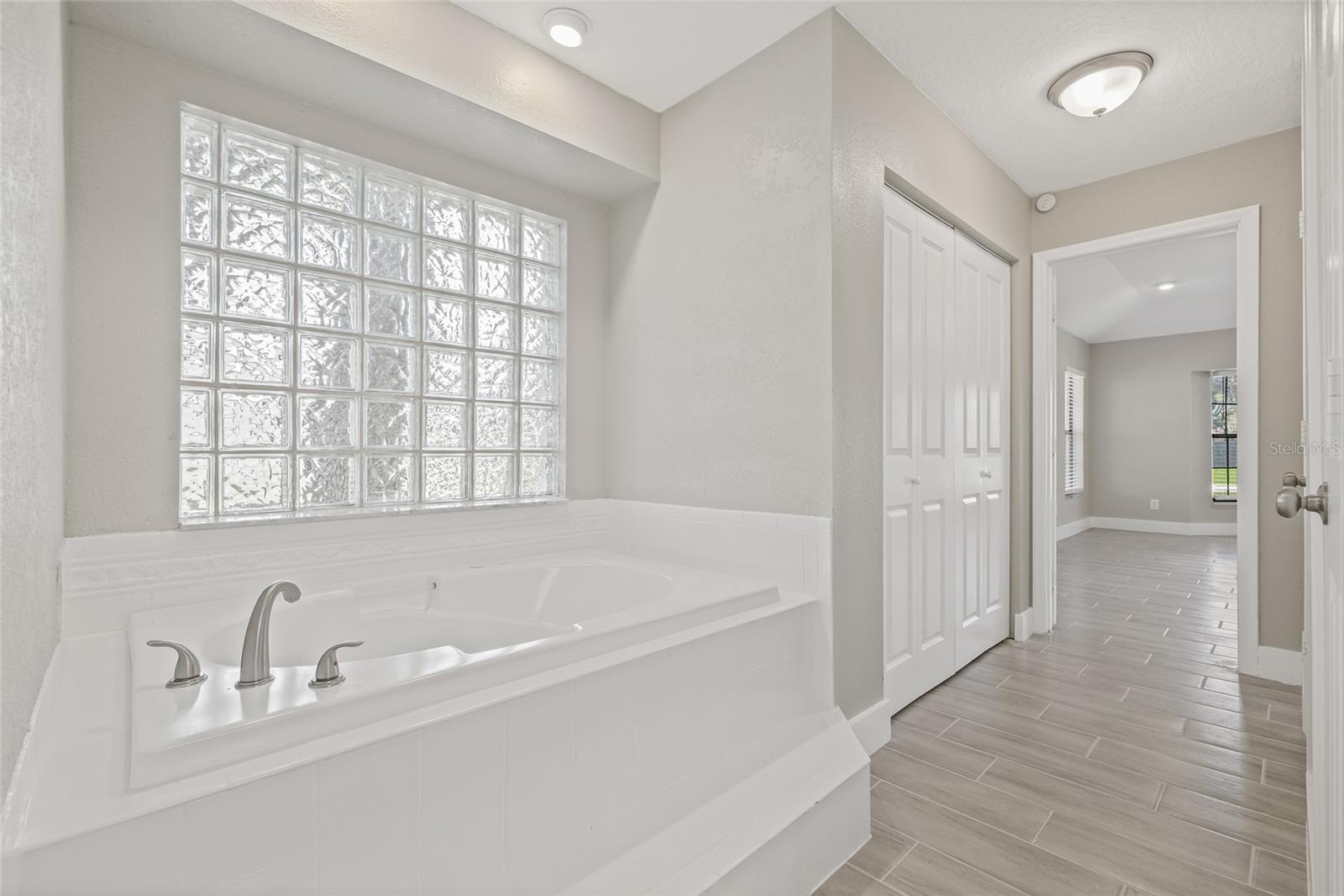 Image 29 of 57 For 1102 Berkley Lane